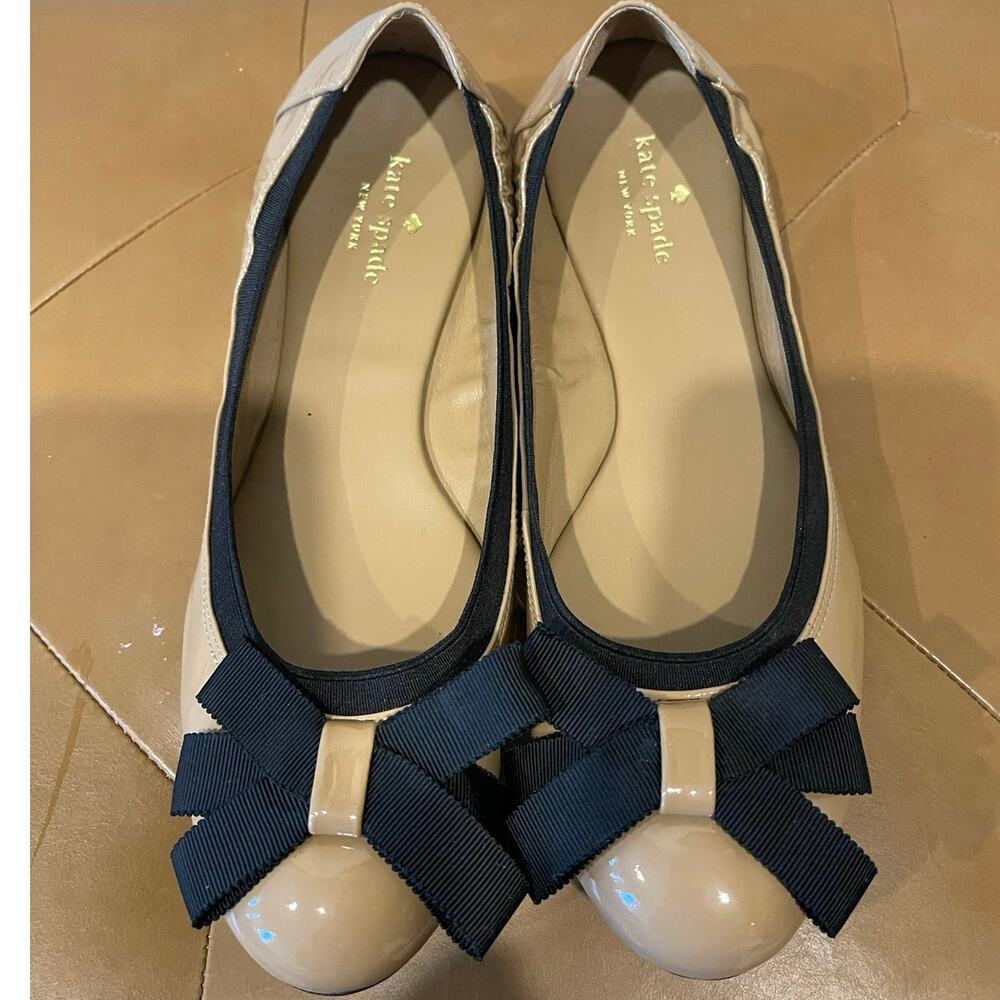 KATE SPADE Womens Bow Beige & Black Ballet Flats Shoes Size 9.5 Patent Leather